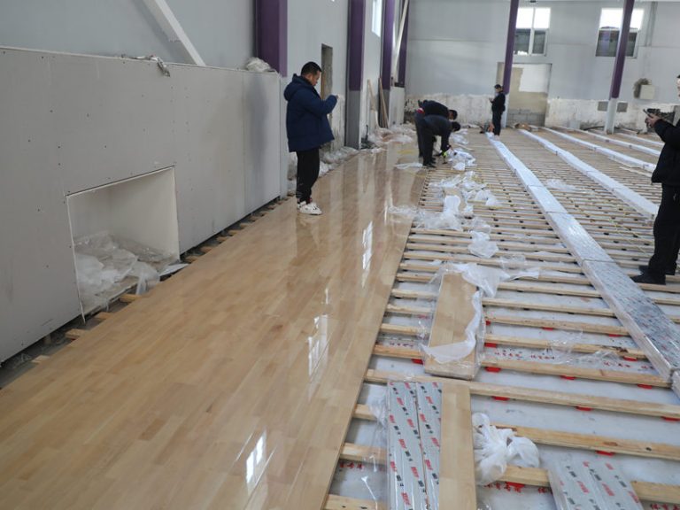 أرضيات خشبية صلبة لتجميع الكرة الطائرة LVL: التركيب أصبح سهلاً