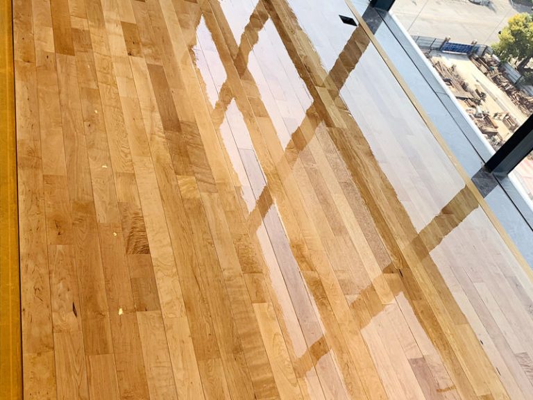 رقص تجميع الأرضيات الخشبية الصلبة