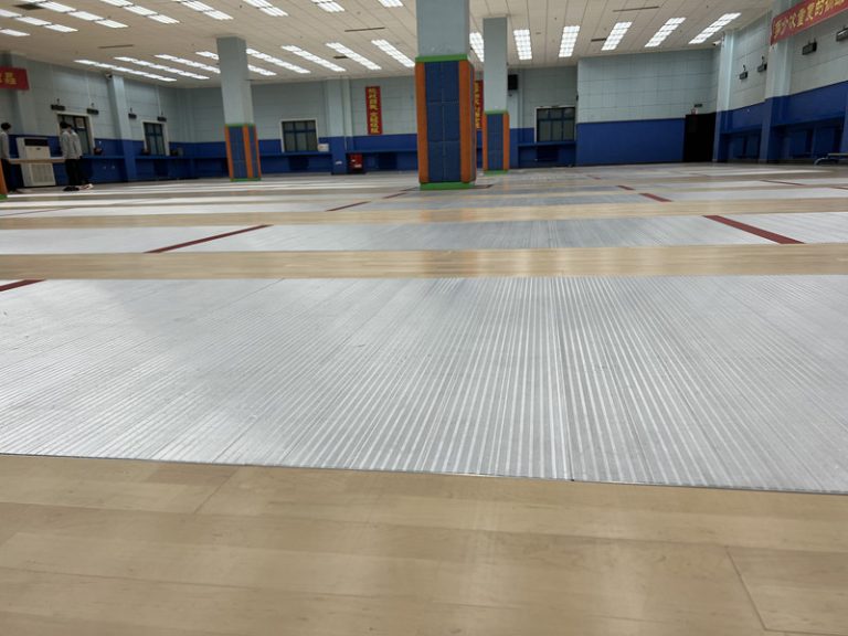 شجرة المطاط المستخدمة في لعبة الكرة الطائرة LVL: الإيجابيات والسلبيات التي تحتاج إلى معرفتها