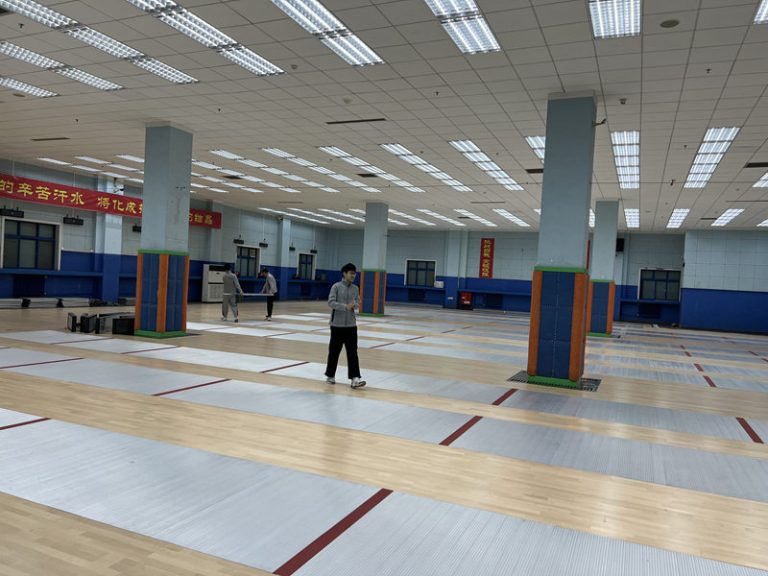 هل أرضيات الكرة الطائرة الخشبية المجمعة من خشب الصنوبر (LVL) مناسبة لك؟