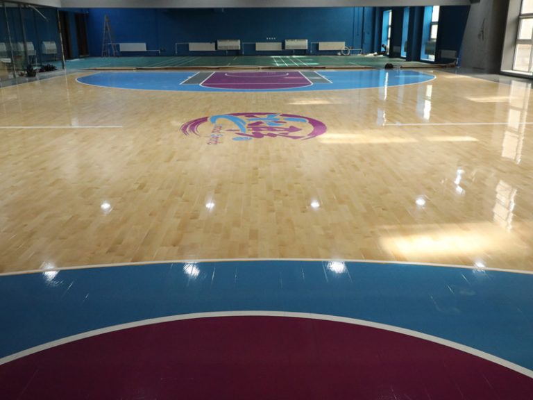 هل تبحث عن أرضيات كرة طائرة محمولة؟ جرب خشب البتولا LVL!