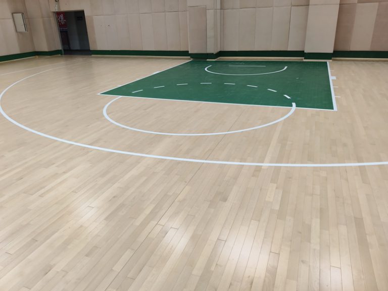 أرضيات خشبية محمولة من خشب الصنوبر للكرة الطائرة LVL: متينة وبأسعار معقولة وسهلة التركيب