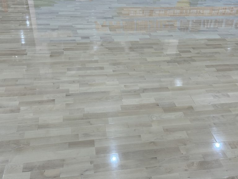 خشب الصنوبر الرقائقي لكرة السلة