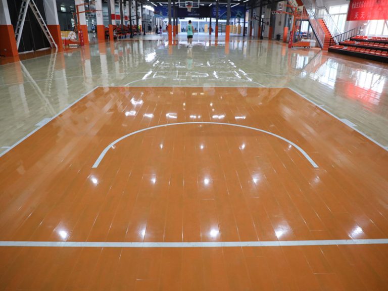 أرضيات خشبية مجمعة من صفائح خشبية مصنوعة من الخشب الرقائقي للاعبي كرة السلة