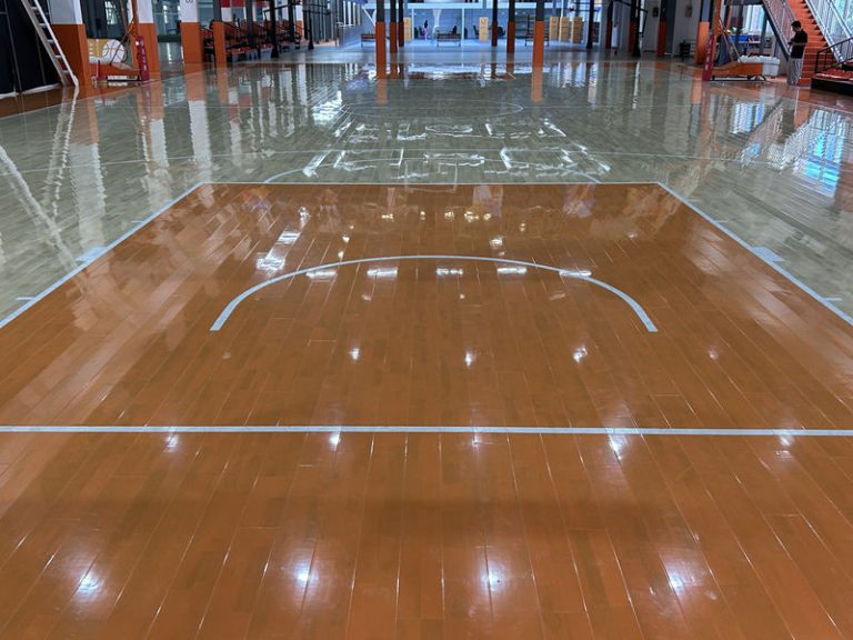 تجميع أرضيات خشبية من مهندسي كرة السلة