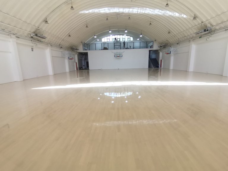 الأرضيات الخشبية المصفحة مقابل الأرضيات الخشبية الراقصة مقابل الأرضيات الخشبية المجمعة: الإيجابيات والسلبيات