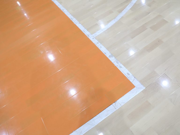 أرضيات خشبية مجمعة من خشب القيقب الصلب لكرة السلة من الاتحاد الدولي لكرة السلة