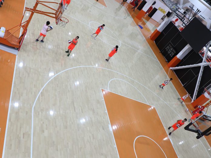 أرضيات خشبية محمولة لملاعب كرة السلة FIBA