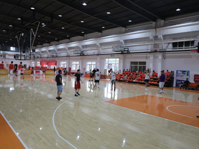 أرضيات خشبية من خشب الزان لكرة السلة