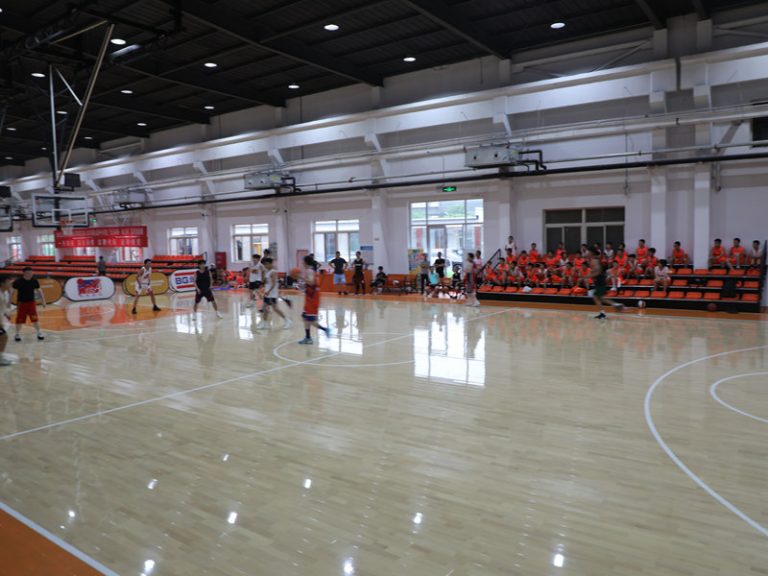 أرضيات خشبية مجمعة من خشب الزان لكرة السلة