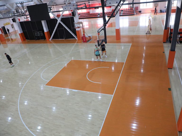 أرضيات خشبية محمولة من خشب القيقب الناعم لكرة السلة من FIBA