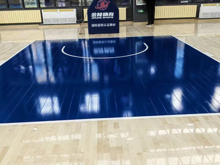 هل تريد تركيب وسائد أرضية خشبية محمولة من خشب القيقب لكرة السلة؟ اطلع على هذا الدليل البسيط لخطوات التركيب السريعة.