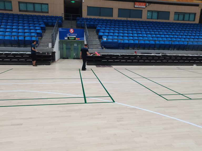 أرضيات ملاعب الكرة الطائرة المصنوعة من خشب القيقب الناعم LVL: مزايا الخشب المجمع، تجد حل الأرضيات المثالي هنا!