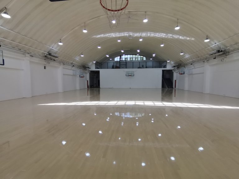 لماذا تعتبر الأرضيات الخشبية الرياضية الاختيار الأول للصالات الرياضية؟