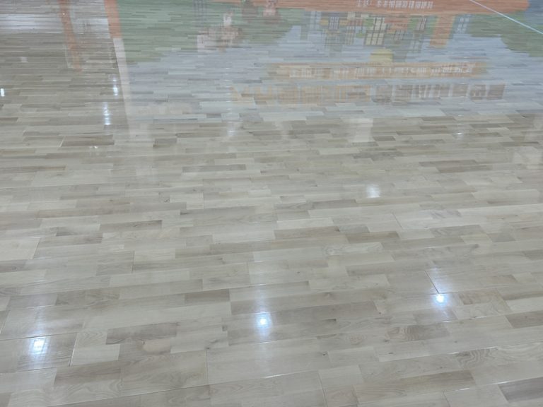 أرضيات خشبية مجمعة من خشب الصنوبر الراقص