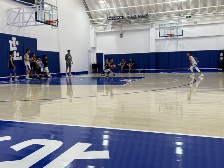 أرضيات كرة السلة المحمولة: استمتع بلعبتك في أي مكان وفي أي وقت!