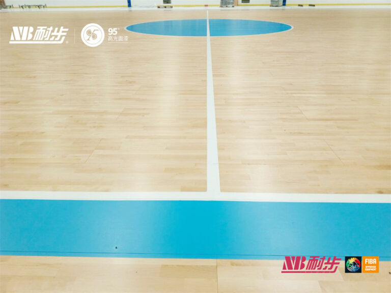 تركيب أرضيات خشبية لكرة السلة: مجموعة خشب الزان.